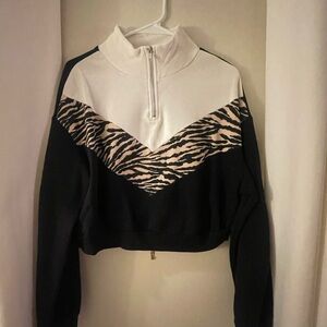 H&M Black and White Animal Print Cropped Sweatshirt